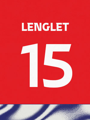 Dorsal de color rojo con el nombre 'Lenglet' y el número 15 en blanco, sobre un borde inferior con patrón ondulado azul y blanco.