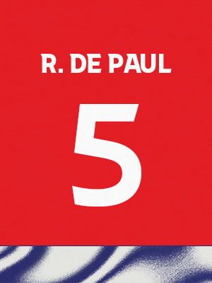 Dorsal de color rojo con el nombre 'R. De Paul' y el número 5 en blanco, sobre un borde inferior con patrón ondulado azul y blanco.